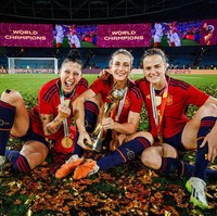 Setelah dikalungkan medali oleh presiden Fifa Gianni Infantino, Rubiales menyambut Hermoso dengan pelukan dan menciumnya di bibir. Hal tersebut mengundang kritikan dari publik, termasuk dari pelatih wanita Casey Stoney. Apa dia akan mencium pemain wanita seperti ini? Ini tidak benar, tulisnya di Twitter. Foto: Instagram