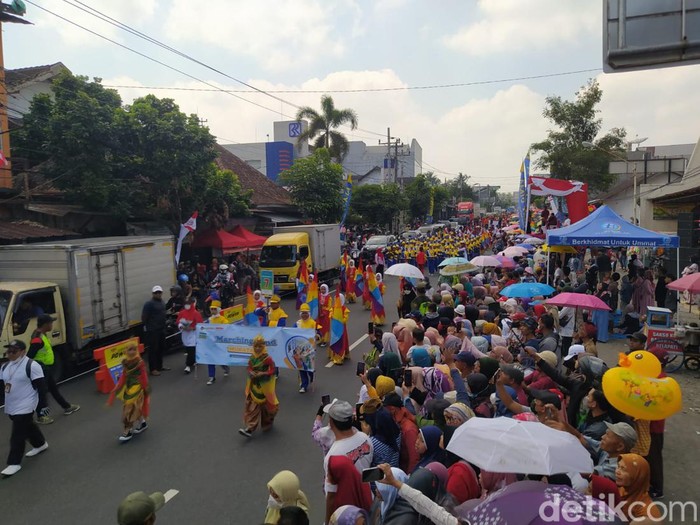 Karnaval di Jalan Pemuda Muntilan, Magelang, Senin (21/8/2023) siang.