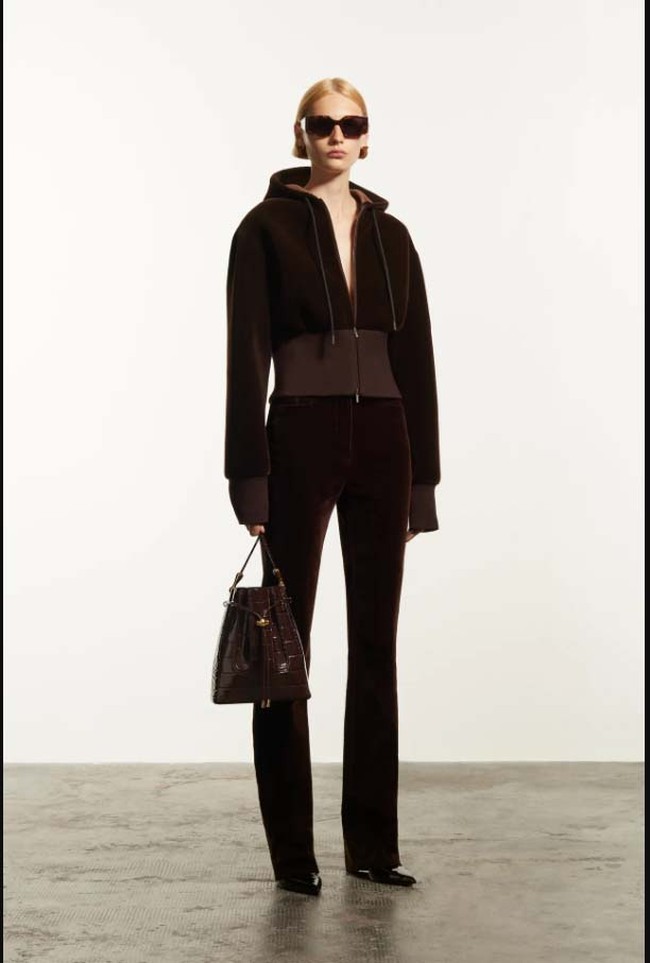 Koleksi Ferragamo Resort 2024 menampilkan busana modern minimalis nan elegan dengan twist sophisticated. Foto: dok. Ferragamo.