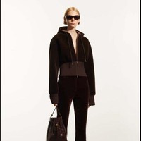 Koleksi Ferragamo Resort 2024 menampilkan busana modern minimalis nan elegan dengan twist sophisticated. Foto: dok. Ferragamo.