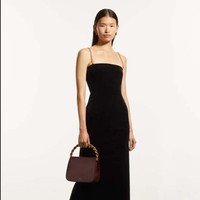 Koleksi Ferragamo Resort 2024 menampilkan busana modern minimalis nan elegan dengan twist sophisticated. Foto: dok. Ferragamo.