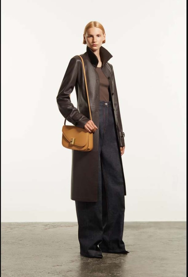 Koleksi Ferragamo Resort 2024 menampilkan busana modern minimalis nan elegan dengan twist sophisticated. Foto: dok. Ferragamo.