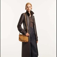 Koleksi Ferragamo Resort 2024 menampilkan busana modern minimalis nan elegan dengan twist sophisticated. Foto: dok. Ferragamo.