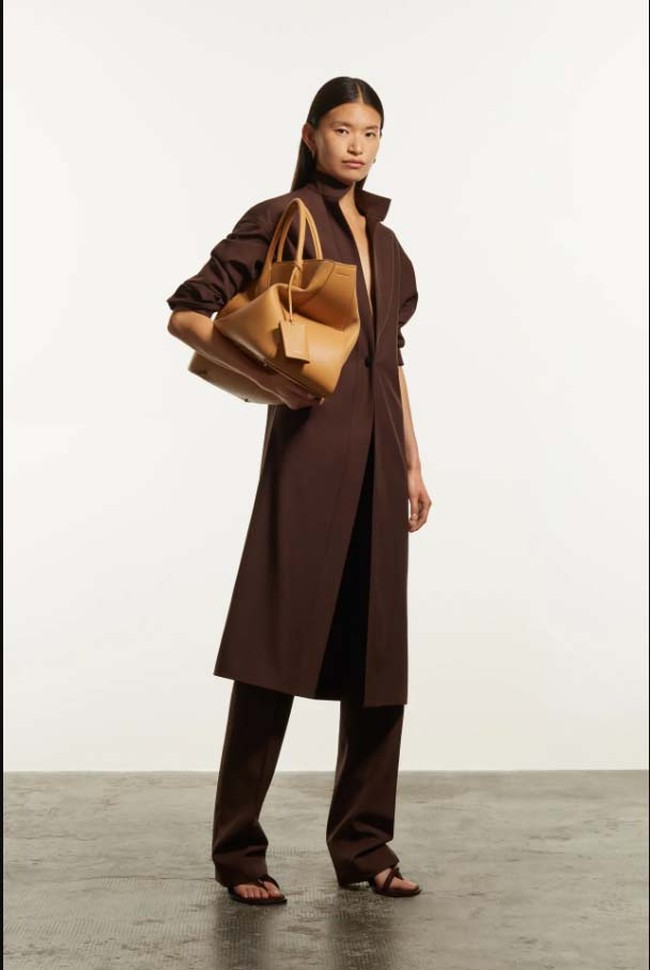 Koleksi Ferragamo Resort 2024 menampilkan busana modern minimalis nan elegan dengan twist sophisticated.  Foto: dok. Ferragamo.