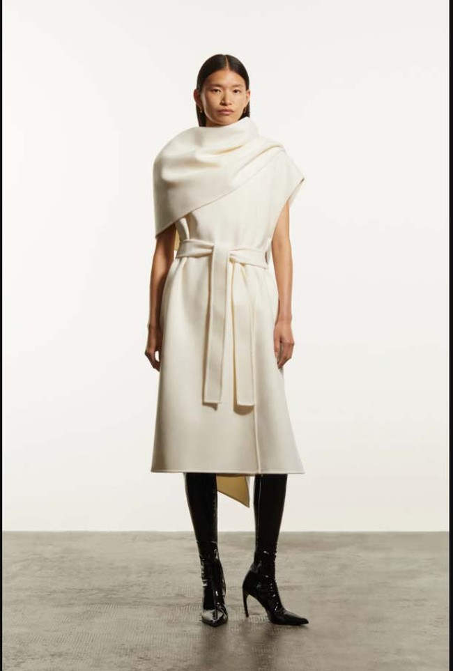 Koleksi Ferragamo Resort 2024 menampilkan busana modern minimalis nan elegan dengan twist sophisticated.  Foto: dok. Ferragamo.