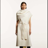 Koleksi Ferragamo Resort 2024 menampilkan busana modern minimalis nan elegan dengan twist sophisticated.  Foto: dok. Ferragamo.