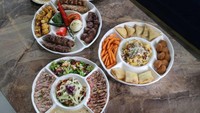 Shisha Star menyediakan makanan khas Timur Tengah hingga yang sulit ditemui di tempat lain. Varian menu terbilang lengkap, hingga tentu saja dapat memenuhi keinginan menikmati hidangan Timur Tengah. Apalagi semua hidangan ditangani langsung oleh Head Chef yang juga berasal dari Timur Tengah.