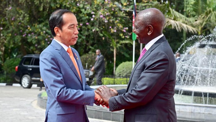 Presiden Joko Widodo melanjutkan kunjungan hari keduanya di Nairobi, Republik Kenya, pada Senin, 21 Agustus 2023. Presiden Jokowi diagendakan untuk bertemu dengan Presiden Republik Kenya William Ruto.