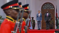 Usai upacara penyambutan kenegaraan ini, Jokowi langsung melakukan pertemuan bilateral dengan Presiden William Ruto.  