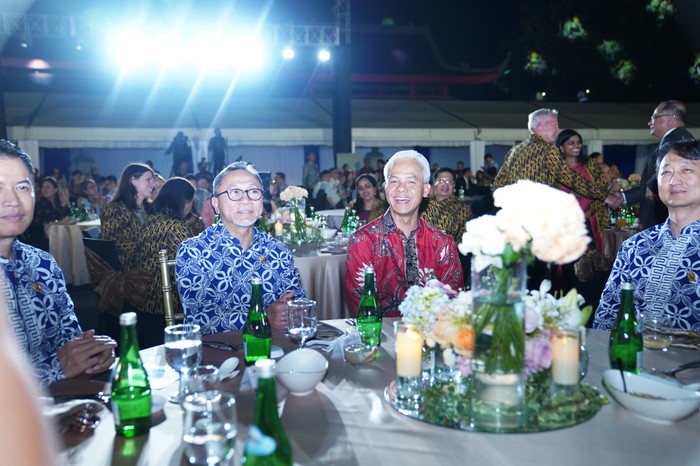 Momen Zulhas dan Ganjar Makan Malam Bareng Ganjar di Semarang