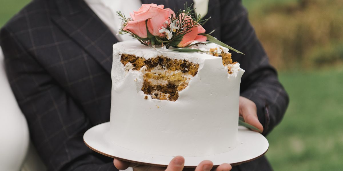Mukanya Dilempar Kue Suami, Wanita Ini Langsung Minta Cerai