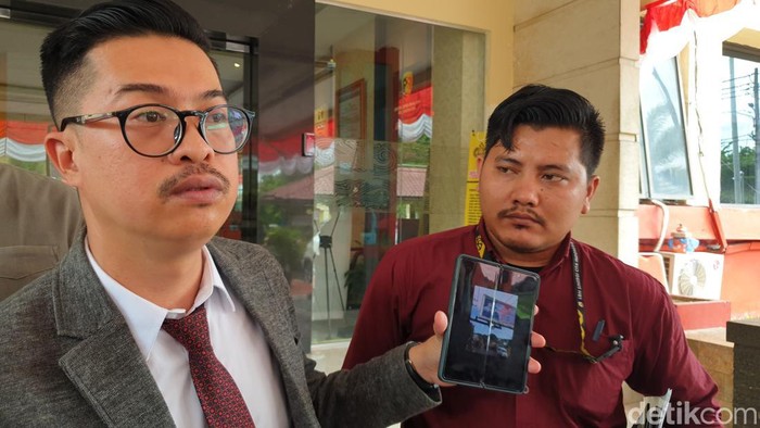 NasDem Sibolga melalui kuasa hukumnya, Irwansyah, melaporkan dugaan pencurian baliho ke Polda Sumut NasDem Sibolga melalui kuasa hukumnya, Irwansyah, melaporkan dugaan pencurian baliho ke Polda Sumut