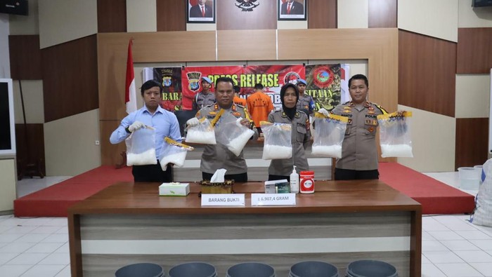 Polres Nunukan saat merilis kasus pengungkapan sabu 6,9 kilogram asal Malaysia.
