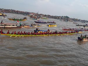 Herman Deru Minta Lomba Perahu Bidar Berkesinambungan dan Jangan Putus
