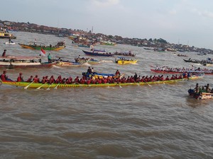 Mengenal Tradisi Bidar, Perlombaan Perahu Tradisional di Palembang