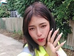8 Potret Penyapu Jalanan Cantik yang Punya Penghasilan Rp 22 Juta dari TikTok