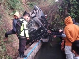 Minibus Terjun ke Jurang di Garut, 7 Penumpang Luka-luka