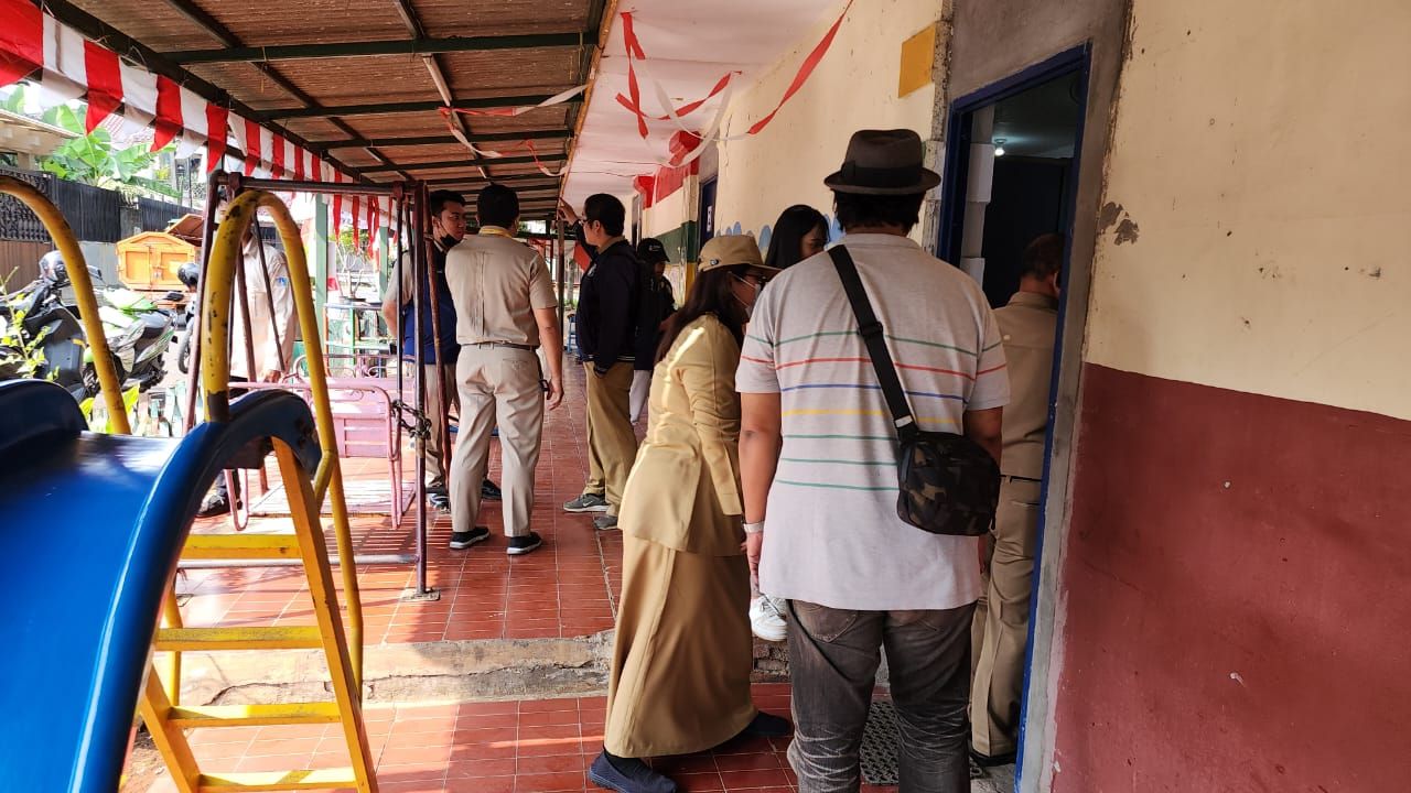 Peninjauan pihak Pemprov DKI Jakarta ke TK Gudang Peluru di Jaksel, 21 Agustus 2023. (Sumber: Megha/Warga setempat)