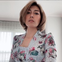Penyanyi Yenny AFI sudah tak pernah terlihat di televisi. Tampaknya ia sibuk berbisnis kuliner sambil menjalankan perannya sebagai seorang ibu dua anak. Foto: Dok. Instagram yennysyen