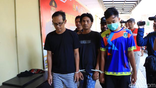 Pikap Ponpes Langitan dicuri.
