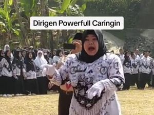 Cerita Sepatu Rp 50 Ribu di Balik Tampilan Dirijen Powerfull Sukabumi