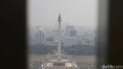 Potret Langit Jakarta di Hari Pertama WFH 50% ASN DKI