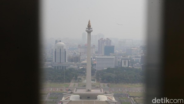 Potret Langit Jakarta di Hari Pertama WFH 50% ASN DKI
