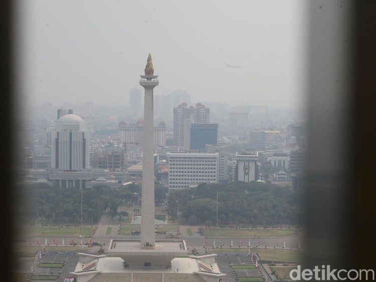 Potret Langit Jakarta di Hari Pertama WFH 50% ASN DKI