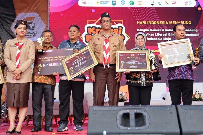 PT Bank Negara Indonesia (Persero) Tbk. (BNI) memborong 3 penghargaan sekaligus dalam ajang Satu Rekening Satu Pelajar (KEJAR) Award 2023 yang diselenggarakan oleh Otoritas Jasa Keuangan (OJK).