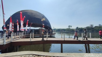 Wajah Baru Situ Bagendit yang Mempesona