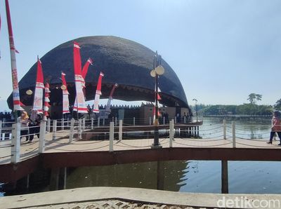 Wajah Baru Situ Bagendit yang Mempesona