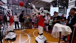 Robot-robot Mirip Manusia Unjuk Kemampuan di WRC 2023 Beijing