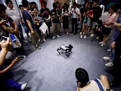 Robot-robot Mirip Manusia Unjuk Kemampuan di WRC 2023 Beijing