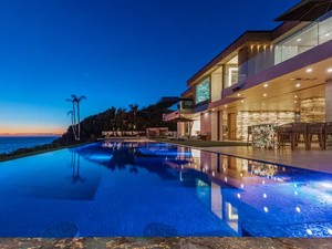 Mengintip Istana Mewah di Malibu, Punya Sentuhan Indonesia