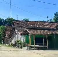 Menyandang status pemain Timnas hingga menikahi Azizah Salsha, putri anggota DPR Andre Rosiade, Pratama Arhan menjalani hidup yang kontras dari masa lalunya. Sebelumnya, ia hidup di sebuah rumah yang sangat sederhana di Blora, Jawa Tengah.  (Foto: YouTube/Imam Juna)