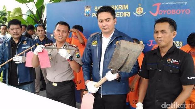 Satu keluarga di Kediri bunuh tetangga pemerkosa