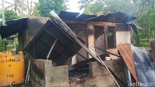 Satu rumah milik lansia di Karangasem, Bali terbakar diduga karena lupa mematikan dupa.