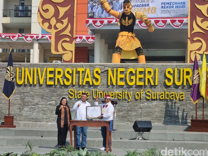 Sebanyak 23 ribu mahasiswa Unesa menggelar deklarasi anti narkoba, perundungan hingga kekerasan seksual