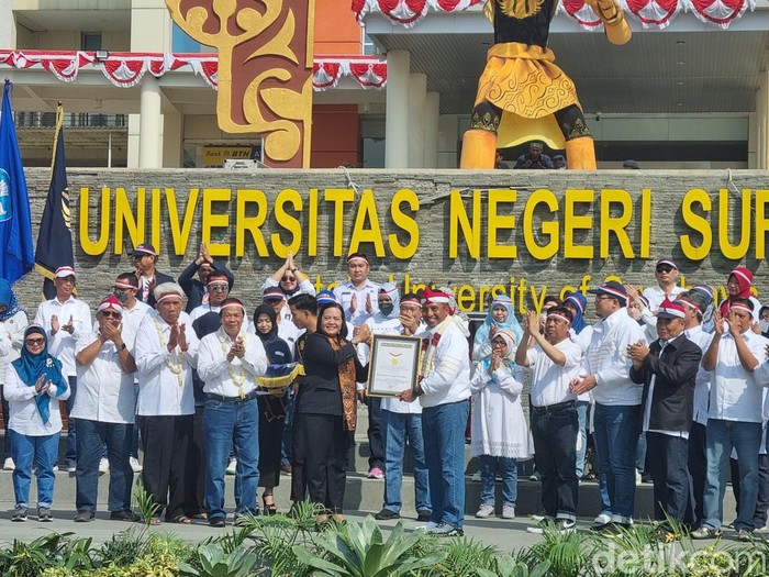 Sebanyak 23 ribu mahasiswa Unesa menggelar deklarasi anti narkoba, perundungan hingga kekerasan seksual