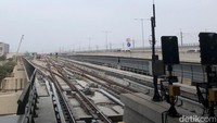 Nantinya jadwal KCJB yang hingga 20 menit sekali akan dipadukan dengan jadwal LRT Jabodebek yang akan hadir tiap 6 menit sekali.    