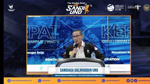 Tangkapan layar acara The Weekly Briefing with Sandi Uno yang digelar secara online, Senin (21/8/2023) . (Ni Made Lastri Karsiani Putri-detikBali)
