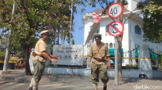 Teatrikal penurunan bendera Jepang di Surabaya