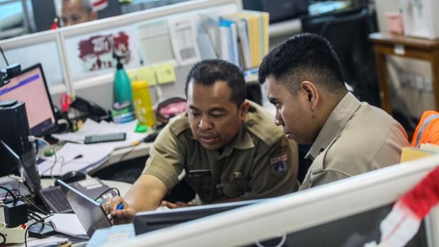 Pemprov DKI Jakarta memberlakukan sistem WFH 50% bagi ASN di lingkungan kerjanya mulai hari ini. Kebijakan ini dilakukan untuk mengurangi polusi di ibu kota.
