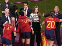 Permintaan Maaf Presiden Federasi Spanyol Usai Cium Bibir Pesepakbola Wanita
