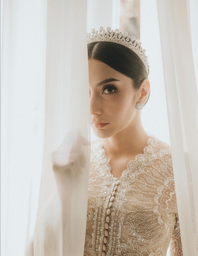 Ini menjadi pernikahan kedua bagi mempelai pria maupun wanita. Keduanya menikah setelah setahun berpacaran. Foto: Instagram/@tyasmirasih @morden.co