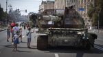 Potret Kendaraan Perang Rusia yang Hancur Dipajang di Jalanan Kyiv