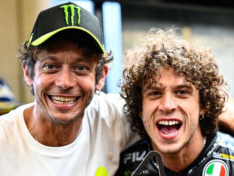 Valentino Rossi dan Marco Bezzecchi