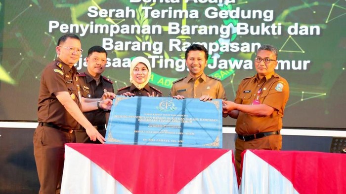 Wagub Emil Hadiri peresmian Gedung Kejati Jatim