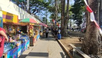 Situ Bagendit ini, merupakan satu dari beragam tempat wisata yang ada di Garut, yang menjadi primadona masyarakat. Maka tak heran, jika setiap akhir pekan Situ Bagendit ramai dikunjungi wisatawan. Apalagi, ketika musim liburan panjang. Tapi, Situ Bagendit kemudian perlahan ditinggalkan karena kalah saing dengan tempat wisata lain yang dianggap lebih menghibur. Situ Bagendit juga, dianggap monoton karena gitu-gitu saja. 