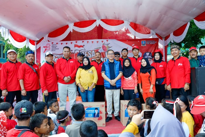 Wakil Ketua MPR RI Yandri Susanto mengajak seluruh masyarakat Indonesia untuk berkhidmat mengisi kemerdekaan menuju Indonesia Emas 2045.